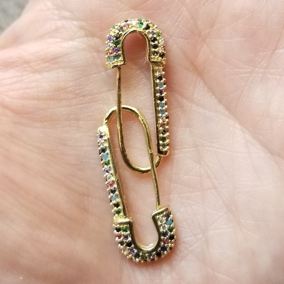🌈NEW🌈 RAINBOW MICRO PAVÉ SAFETY PIN EARRING - Picture 5 of 5